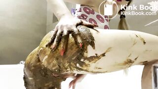 Huge poop and smearing in flowery panties