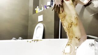 Huge poop and smearing in flowery panties