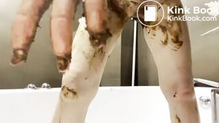 Huge poop and smearing in flowery panties