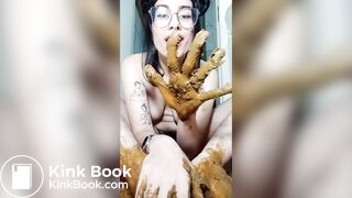 girl shitting on her feet - video 2