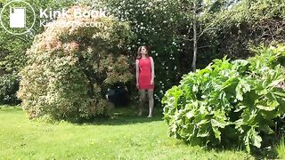 Women pooping outdoors1
