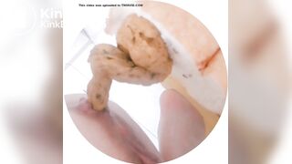 女孩做粑粑面包