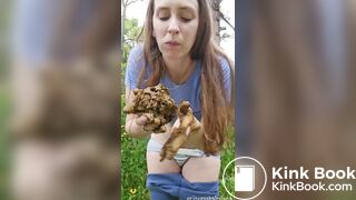 She eat her shit