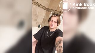Girl pooping - video 766