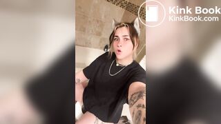 Girl pooping - video 766