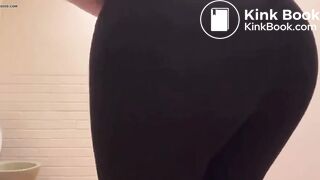 Girl poop - video 210