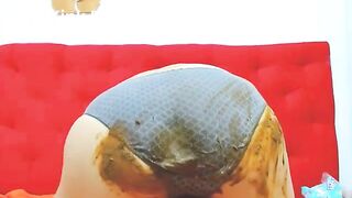 crowd favorite learning to poop her panties[oc]