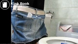 Girl pooping in the toilet - video 17
