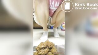 Girl poop - video 232