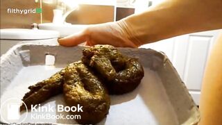 Hot girl poop in a container then fucks her ass