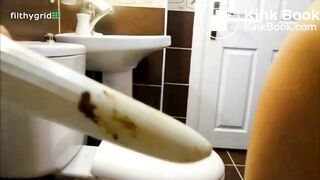 Hot girl poop in a container then fucks her ass