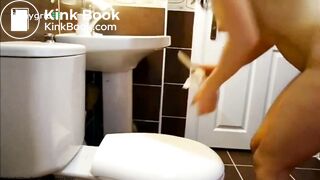 Hot girl poop in a container then fucks her ass