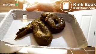 Hot girl poop in a container then fucks her ass