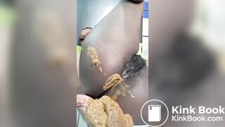 African ebony fat shit in hand and eats it