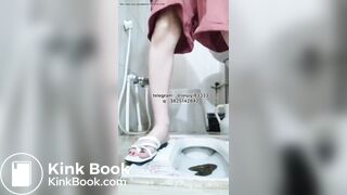 Girl pooping in toilet 005
