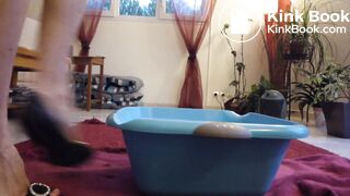 Squat poop in a basin