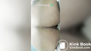 Linda Latina fitness cagando no vaso