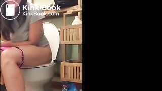 Girl pooping on the toilet - video 59