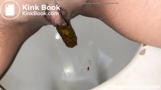 Spanish girl pooping between her legs