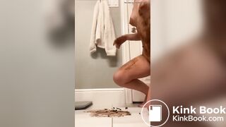 Hot girl shitting and smearing - video 7