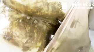 Huge poop in pink panties - video 4