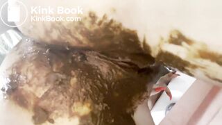 Huge poop in pink panties - video 4