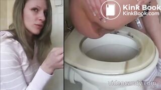 Ragazza che fa la cacca e parla