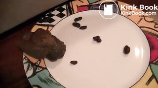 Hot girl shitting on plate - video 23