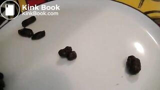 Hot girl shitting on plate - video 23