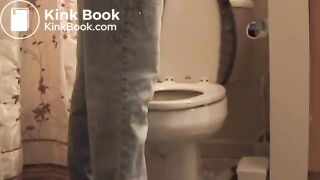 LA SPORCA JOY CAGA SCORREGGIA E RUTTA ON TOILET