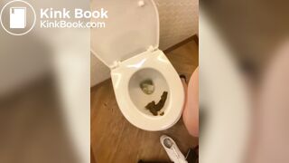 Beauty takes big healthy shit in toilet