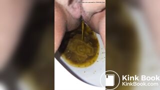 女人腹泻拉水视频