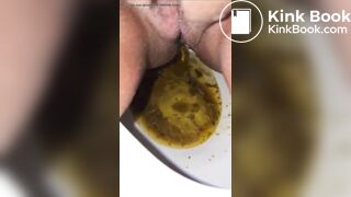 女人腹泻拉水视频