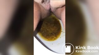 女人腹泻拉水视频