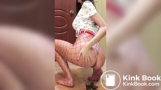 Girl in fishnets shitting