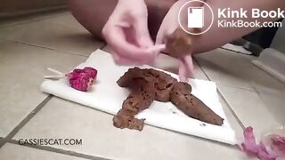 Hot girl making shit pops