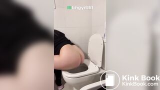Sexy argentinian girl shitting