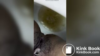 Camgirl Goes To Bathroom In Between Privates *no face*