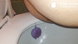 Girl pooping on toilet - video 93