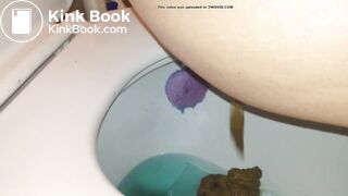 Girl pooping on toilet - video 93