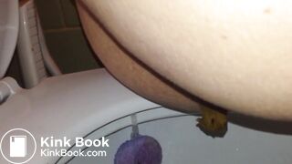 Girl pooping on toilet - video 93