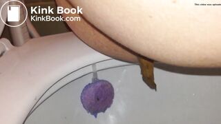 Girl pooping on toilet - video 93