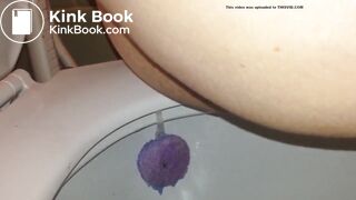 Girl pooping on toilet - video 93