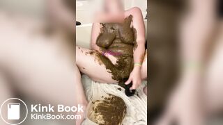 Scat MILF tub play
