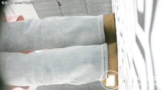 spy camera asian girl pee and shit.video_1406