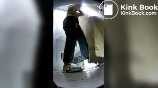 spy camera asian girl pee and shit.video_1326