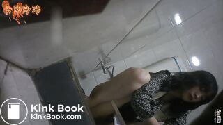 spy camera asian girl pee and shit.video_1377