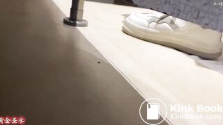 spy camera asian girl pee and shit.video_1371