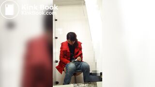 spy camera asian girl pee and shit.video_1367