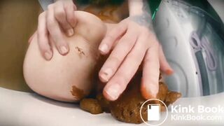 Pooping girl - video 134